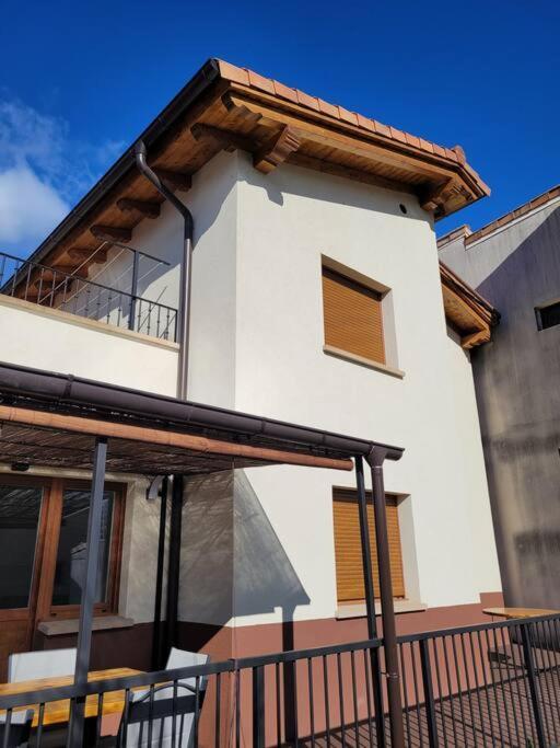 Casa Julio, Bonita Casa Comoda Y Espaciosa, Totalmente Reformada Con Terraza Y Jardin Privado Riezu Екстериор снимка